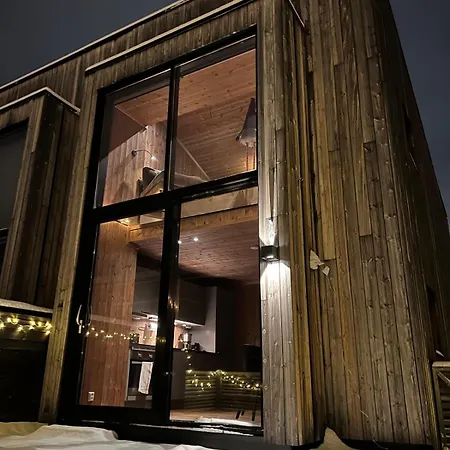 Charming And Modern Ski-in Ski-out בקתה