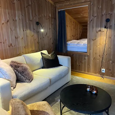 בקתה Charming And Modern Ski-in Ski-out *
