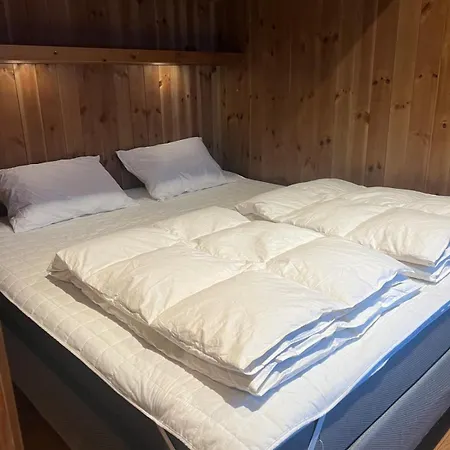 Charming And Modern Ski-in Ski-out בקתה