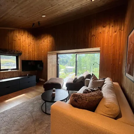 Charming And Modern Ski-in Ski-out בקתה