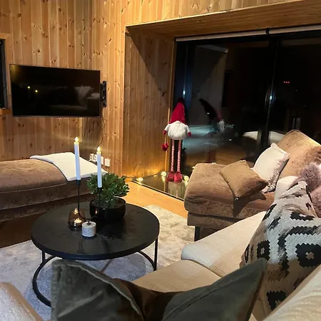 Charming And Modern Ski-in Ski-out *