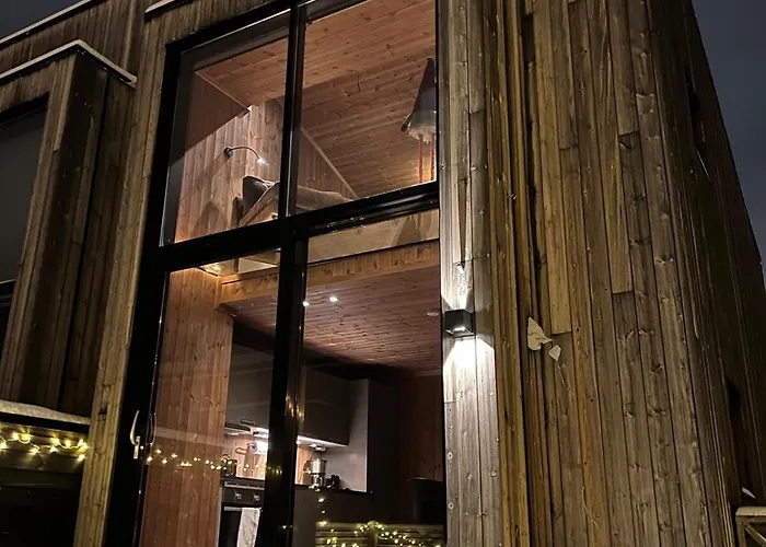 Charming And Modern Ski-in Ski-out 木屋